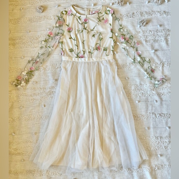 JJ’s House Embroidered Scoop A-line Lace Tulle Midi Dress - Picture 2 of 7